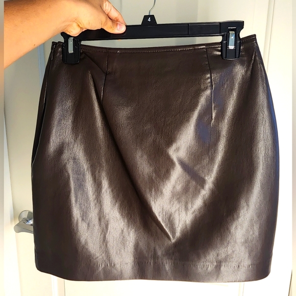 Aritzia (Babaton) Vicinity Skirt (Faux Leather) - Picture 3 of 5
